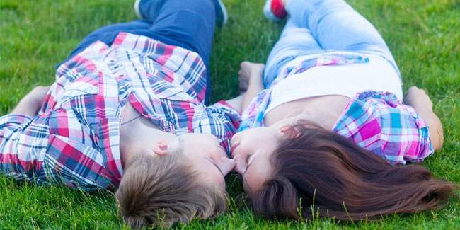 28 April - Kiss Your Mate Day 28 April - Kiss Your Mate Day