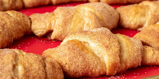 10 April - National Cinnamon Crescent Day in USA 10 April - National Cinnamon Crescent Day in USA