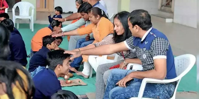 14 February - Parents' Worship Day in India 14 February - Parents' Worship Day in India