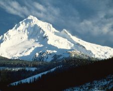 Заснеженная вершина горы. 
 Зима. 
 Размер 1280 X 1024