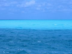 Синее море. 
 Море и волны. 
 Размер 1024 X 768