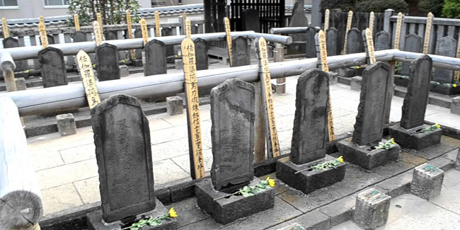 14 December - Forty-seven Ronin Remembrance Day in Sengaku-ji, Tokyo