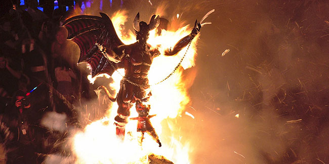 7 December - The burning of the devil in Guatemala
