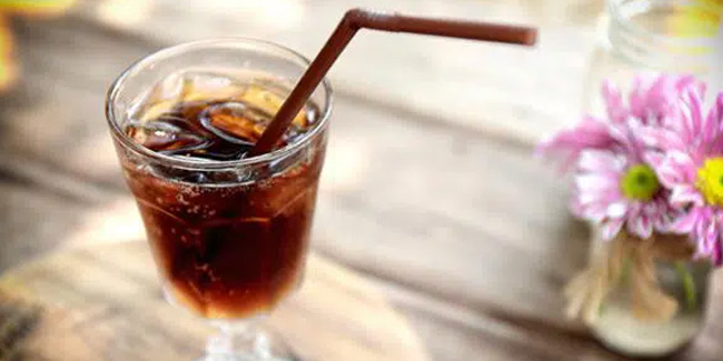 19 November - Carbonated Beverage with Caffeine Day in USA