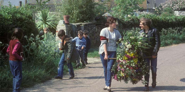 13 May - Abbotsbury Garland Day